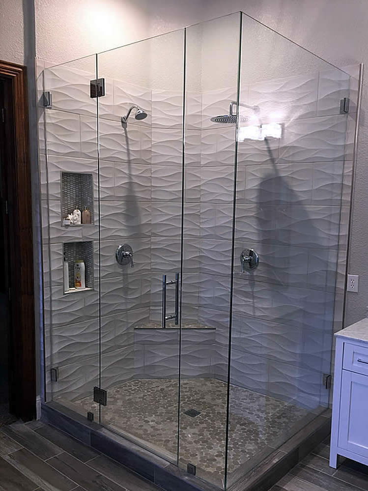 https://schmidtsglass.com/44310/wp-content/uploads/2021/04/custom-glass-shower-doors-44310-999-14-2.jpg